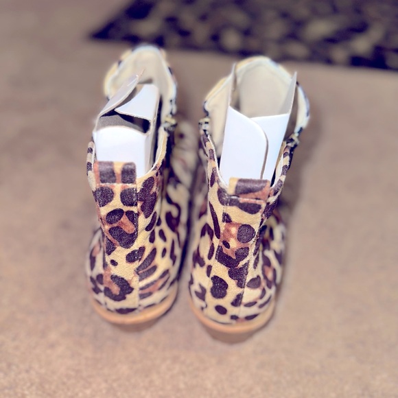 Cheetah 🐆 Booties - Picture 3 of 4